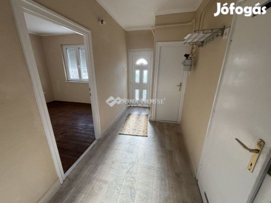 Kecskeméti 62 nm-es ház eladó