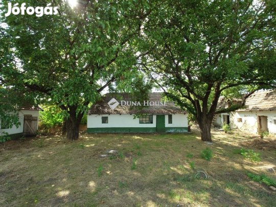 Kecskeméti 67 nm-es ház eladó