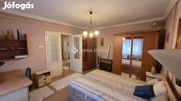 Kecskeméti 67 nm-es ház eladó