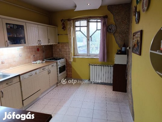 Kecskeméti 68 nm-es lakás eladó