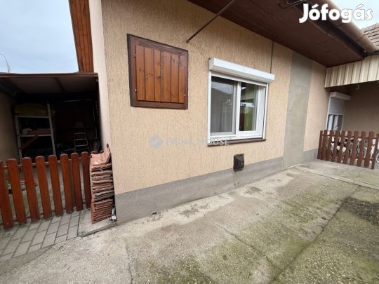 Kecskeméti 82 nm-es ház eladó