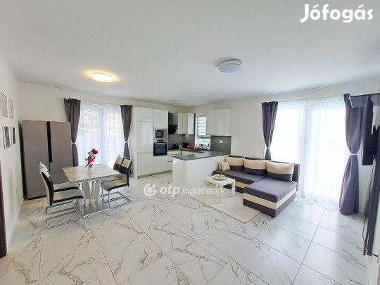 Kecskeméti 91 nm-es ház eladó