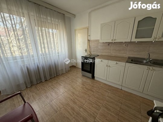 Kecskeméti eladó 103 nm-es lakás