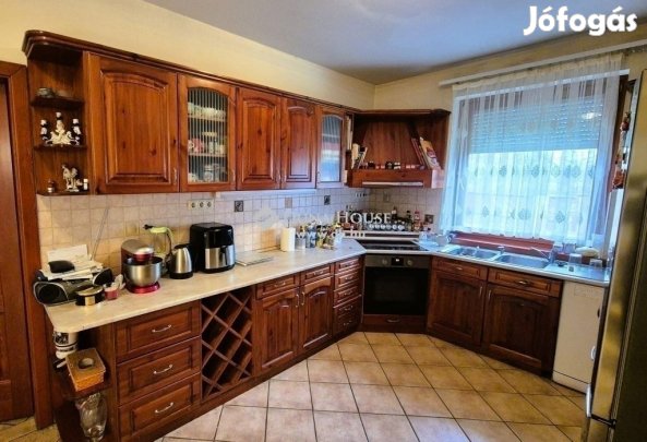 Kecskeméti eladó 134 nm-es ház