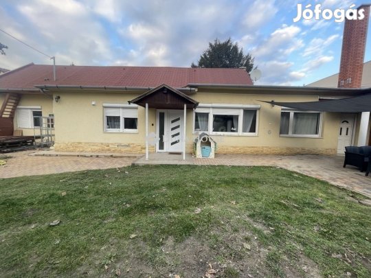 Kecskeméti eladó 135 nm-es ház