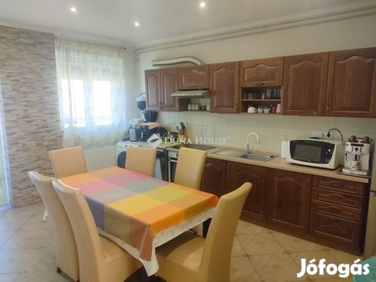 Kecskeméti eladó 180 nm-es ház