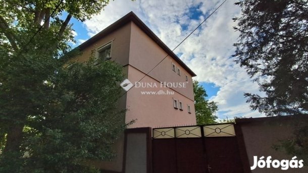 Kecskeméti eladó 210 nm-es ház