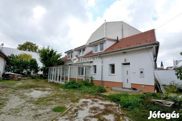 Kecskeméti eladó 220 nm-es ház