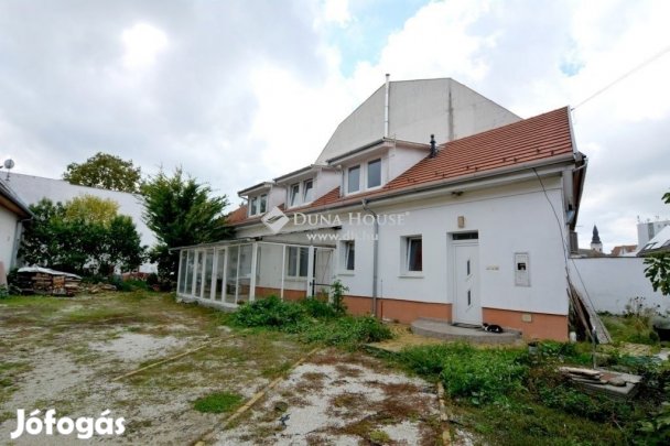Kecskeméti eladó 220 nm-es ház