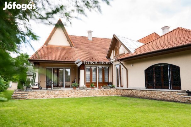 Kecskeméti eladó 240 nm-es ház