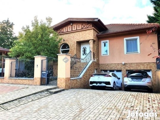 Kecskeméti eladó 240 nm-es ház
