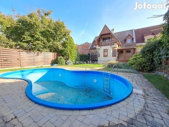 Kecskeméti eladó 250 nm-es ház