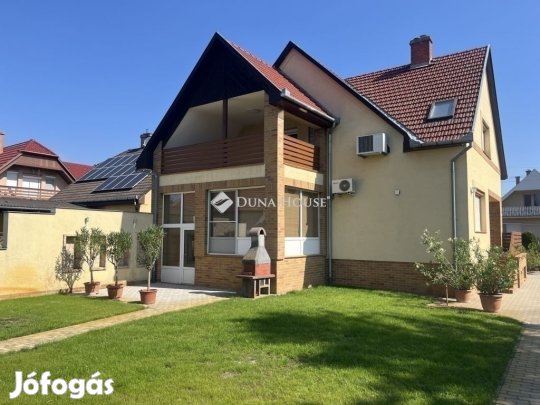 Kecskeméti eladó 279 nm-es ház