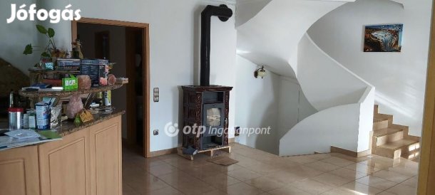 Kecskeméti eladó 320 nm-es ház