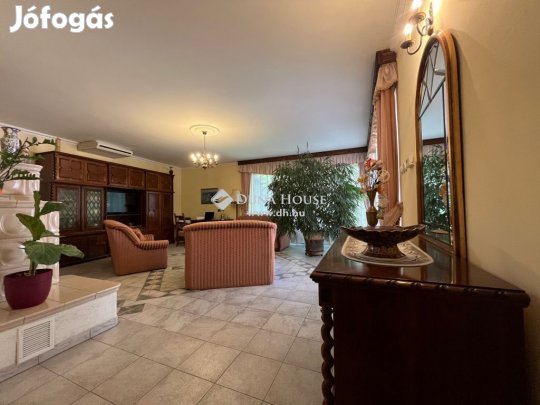 Kecskeméti eladó 356 nm-es ház