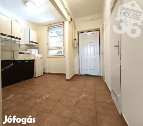 Kecskeméti eladó 39 nm-es lakás