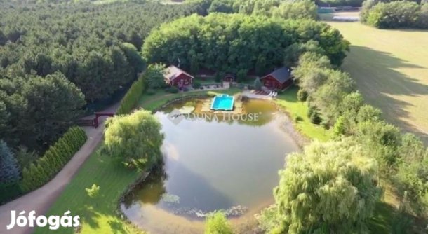 Kecskeméti eladó 500 nm-es ház