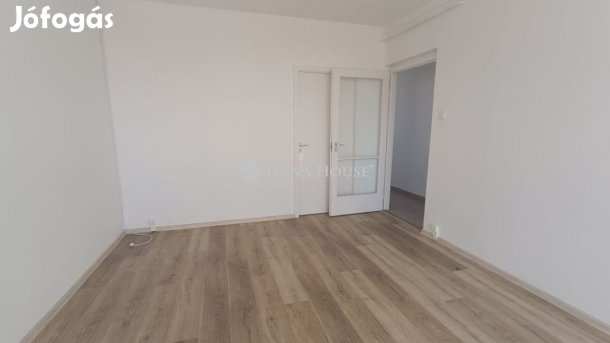 Kecskeméti eladó 54 nm-es lakás