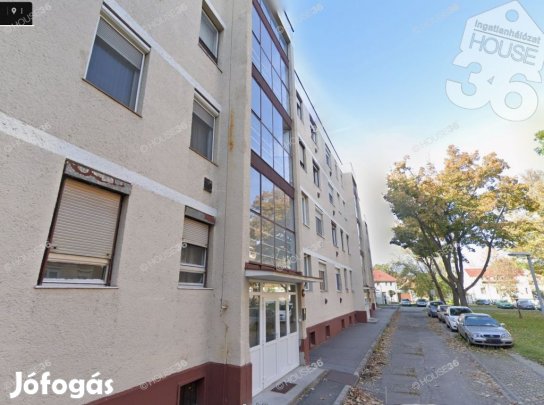 Kecskeméti eladó 54 nm-es lakás