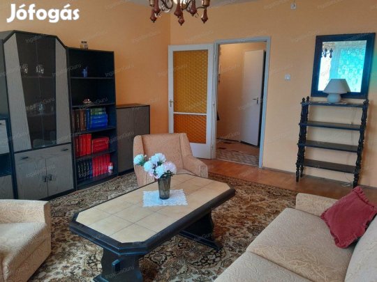 Kecskeméti eladó 55 nm-es lakás