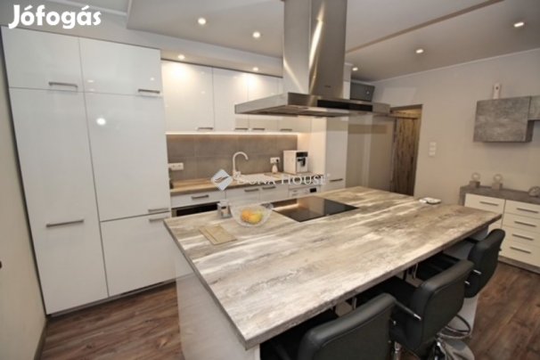 Kecskeméti eladó 63 nm-es lakás