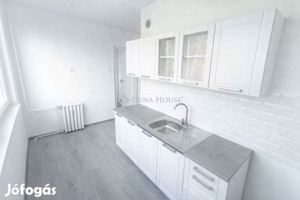 Kecskeméti eladó 65 nm-es lakás