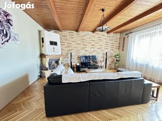 Kecskeméti eladó 90 nm-es lakás