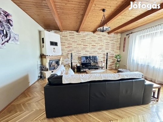 Kecskeméti eladó 90 nm-es lakás