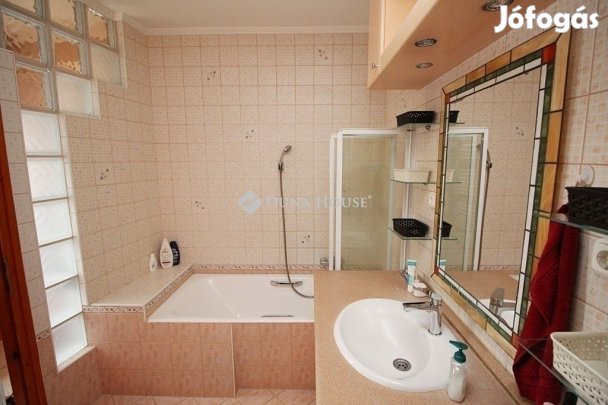 Kecskeméti eladó 90 nm-es lakás