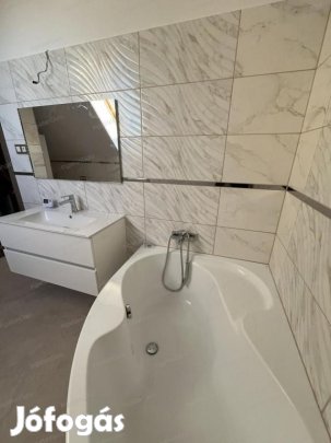 Kecskeméti kiadó 139 nm-es ház