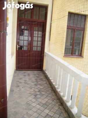 Kecskeméti kiadó 90 nm-es lakás