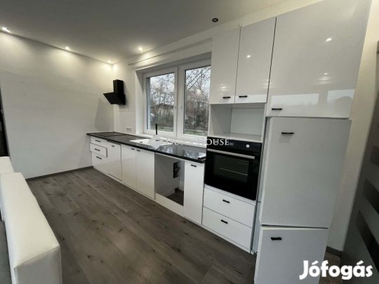 Kecskeméti kiadó 95 nm-es ház