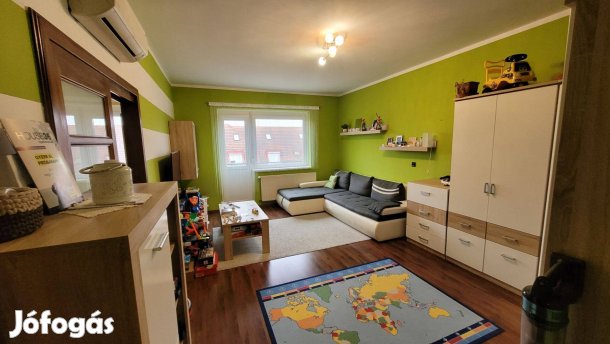 Kecskeméti lakás garázzsal eladó tulajdonostól a Nyíri úton