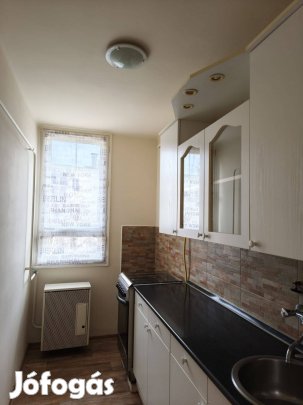 Kedves belvárosi lakás kiadó