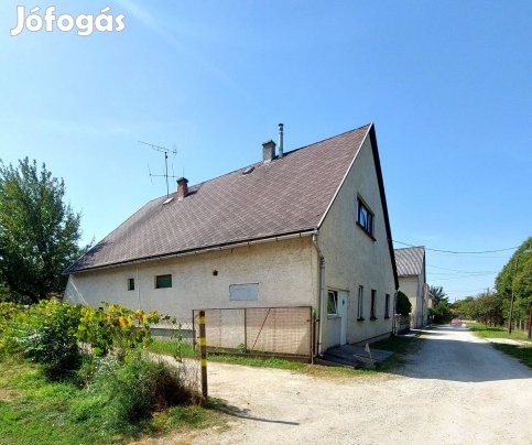 Kedvező áron eladó családi ház Tokodon, jól megközelíthető helyen, zsá