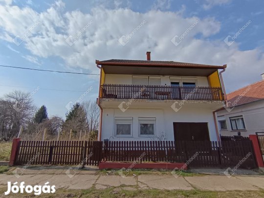 Kedvező elhelyezkedésű családi ház Berzencén