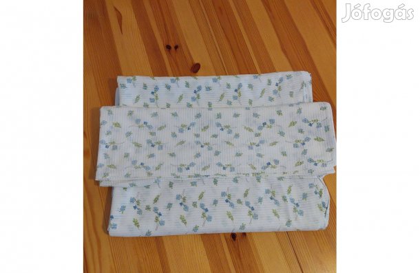 Kék, apró virágmintás ágynemű