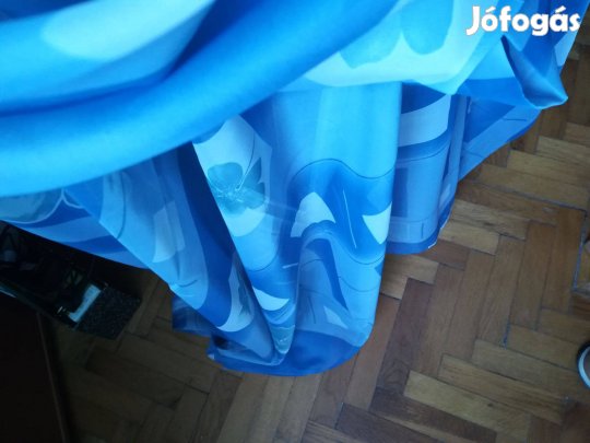 Kék, mintás függöny