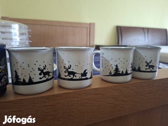 Kék és Fehér bögrék