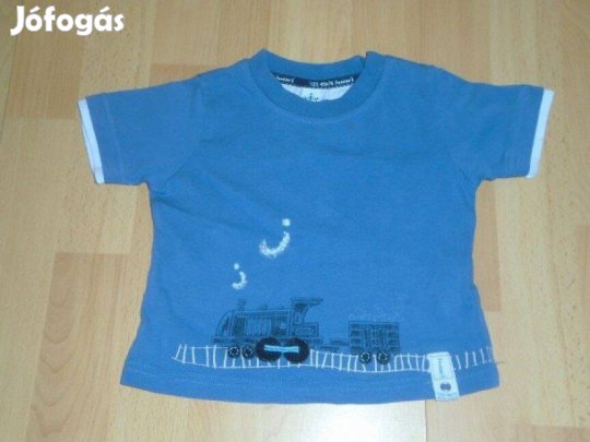 Kék és vonat mintás póló 6-9 hó (méret 74)