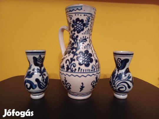 Kék-fehér Korondi kerámia bokály, kancsók