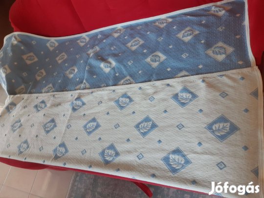 Kék-fehér ágytakaró