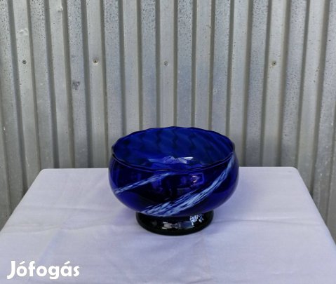 Kék-fehér színű kerek kinálótál