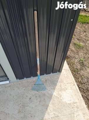 Kék gyerek lombseprű