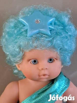 Kék hajú játékbaba
