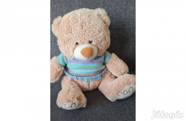 Kék pulcsis játékmaci