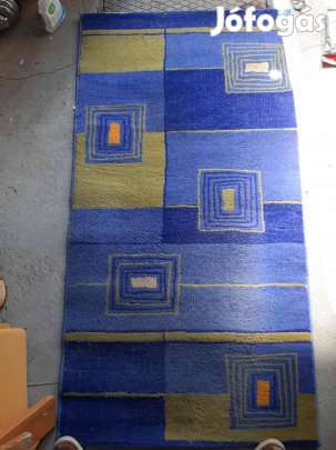 Kék színű futószőnyeg