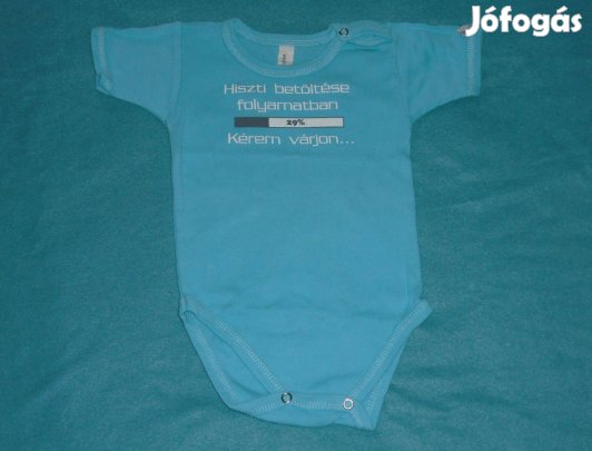 Kék színű rövid ujjú body vicces felirattal 9-12 hó (méret 80)
