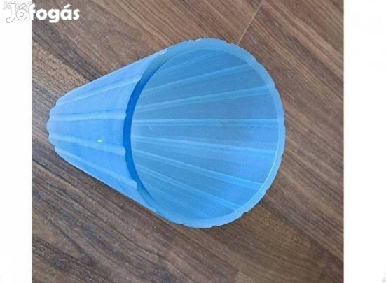 Kék színű üvegváza