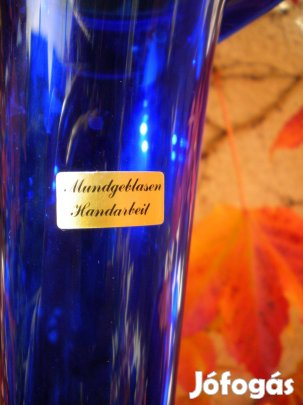 Kék üveg padlóváza